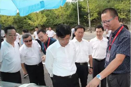 yy易游体育大健康医药产业园迎来贵阳市半年经济工作会现场观摩组3.jpg