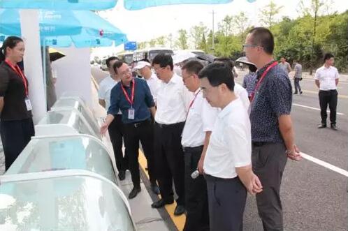 yy易游体育大健康医药产业园迎来贵阳市半年经济工作会现场观摩组4.jpg