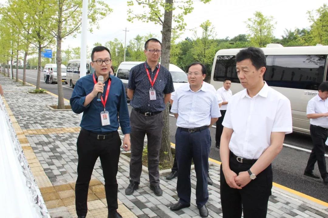 贵阳市市长陈晏调研yy易游体育大健康医药产业园.jpg
